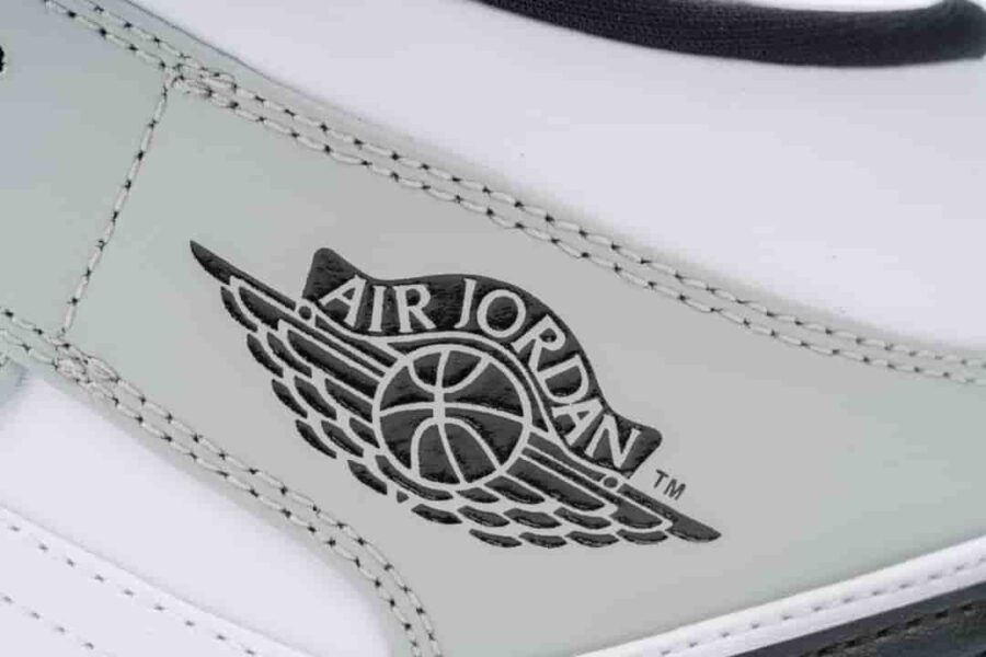 Air Jordan 1 Mid Light Smoke Grey11