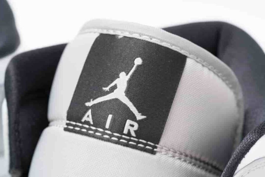 Air Jordan 1 Mid Light Smoke Grey14